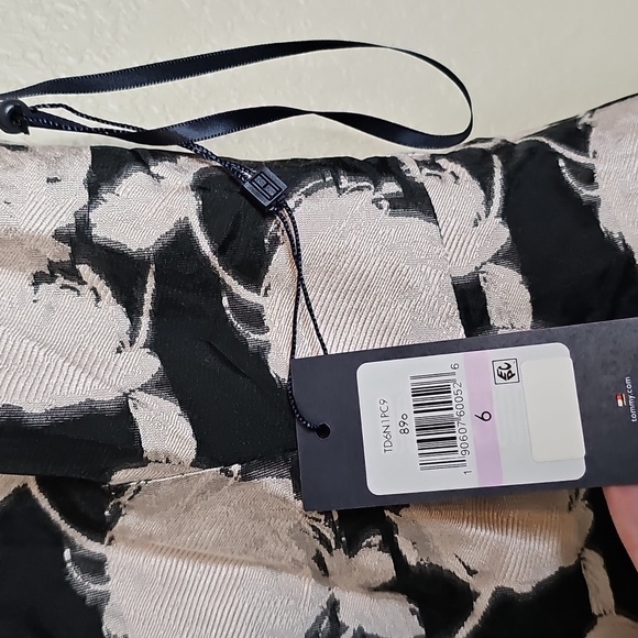 NWT Tommy Hilfiger 6 Black and Ivory Rose Floral Jacquard Cocktail Dress V Neck‎ - Picture 6 of 9